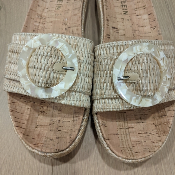 Anne Klein neutral sandals - Picture 11 of 12